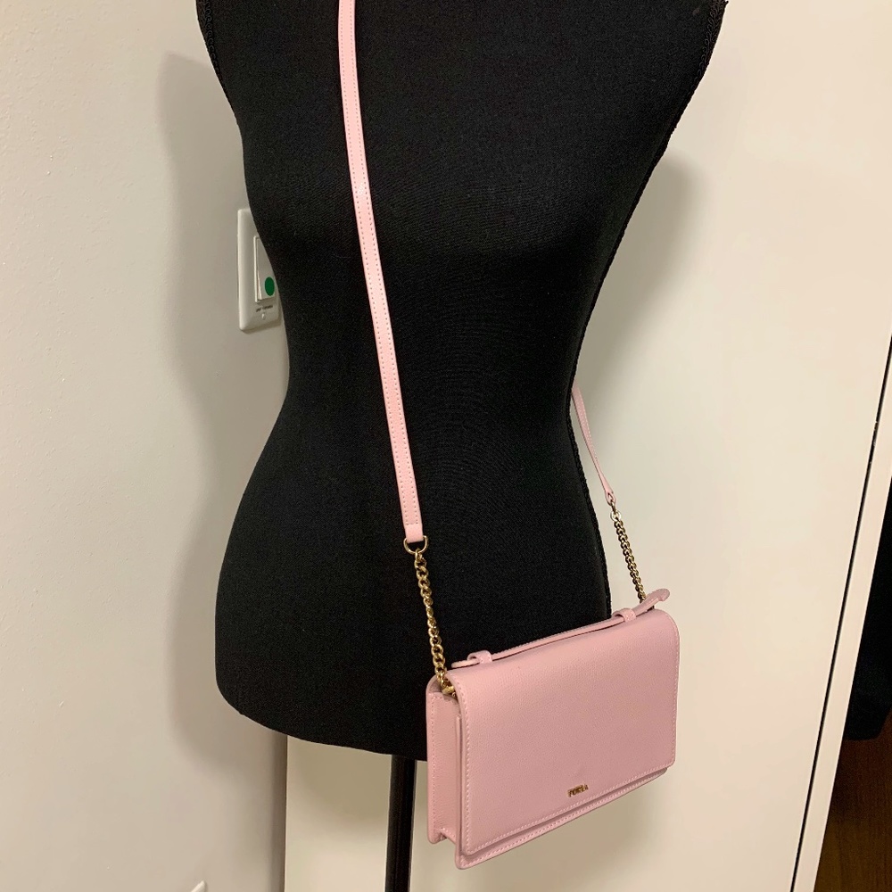 🎁 Great gift! 🎁 Furla Pastel Pink Crossbody Bag w Detachable Strap 💝 Like new